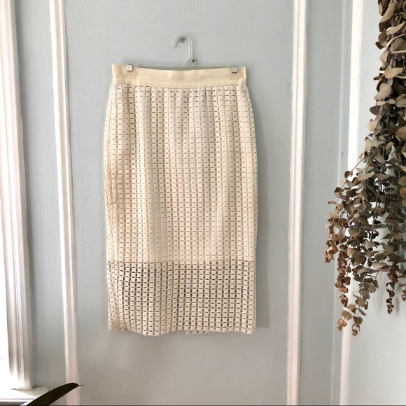 Ann Taylor Dresses & Skirts - Ann Taylor Midi Cream Skirt Ann Taylor Dresses & Skirts - Ann Taylor Midi Cream Skirt